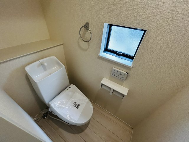 新築　高崎市上和田町1期　LIGNAGE　1号棟　のトイレ|現地写真　節水タイプのウォシュレット付きトイレ、水道料節約に一役買います！
