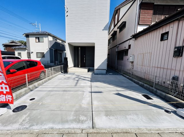 新築　高崎市上和田町1期　LIGNAGE　1号棟　の駐車場|現地写真　駐車スペースは並列2台分可能です！
