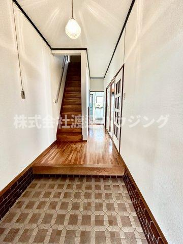 野崎３丁目一戸建の玄関