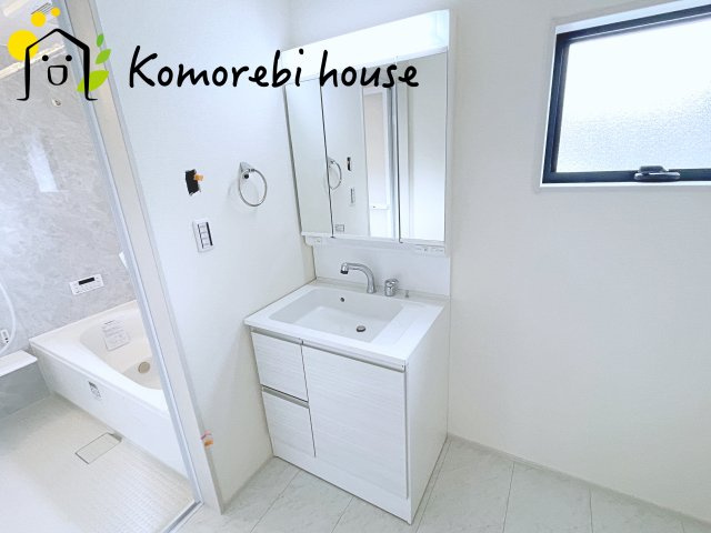 西区土屋　新築一戸建て　リーブルガーデン　01の独立洗面台|独立洗面台、朝の身支度には欠かせません