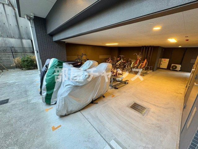 プレサンス上前津リラシスの駐車場