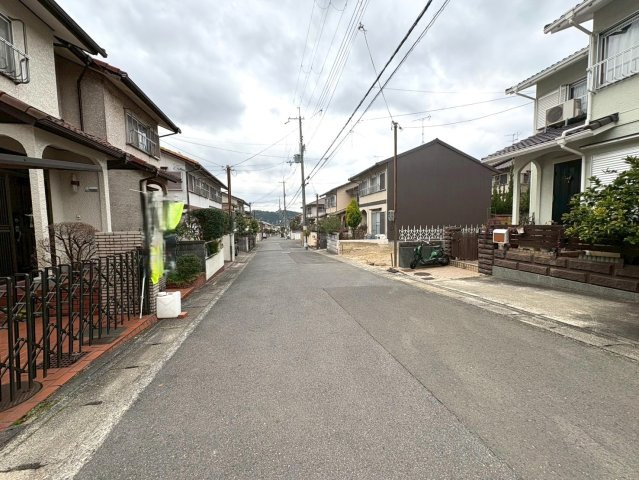 ◆京阪バス『北団地東』停まで徒歩４分◆ＷＩＣ付き◆陽当たり・通風良好◆伏見区醍醐柿原町１期の前面道路含む現地写真|前道