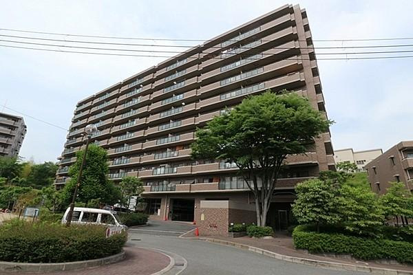 ローレルコート北千里の外観