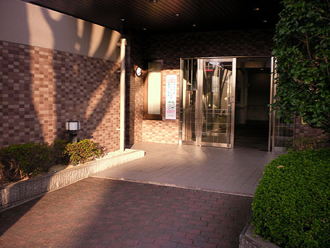 ローレルコート北千里の玄関