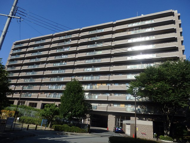 ローレルコート北千里の外観