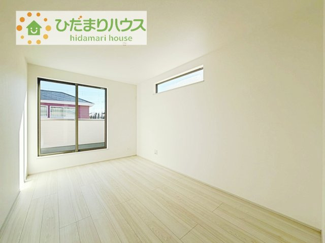 【寝室】 | 守谷市薬師台7丁目16番　新築戸建　C号棟 | バルコニーに面していて、たっぷり光りの入る明るい主寝室です！