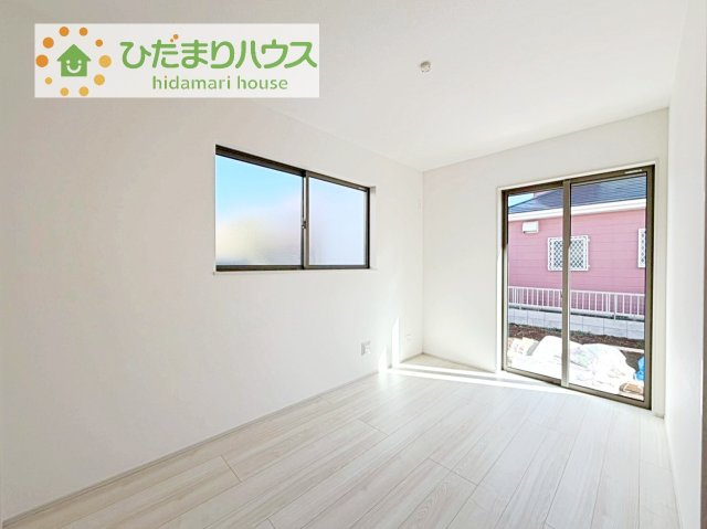 【洋室】 | 守谷市薬師台7丁目16番　新築戸建　C号棟 | お掃除しやすく、清潔感を保てるのでダニも発生しにくいフローリング♪