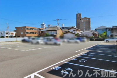 【駐車場】 | ファミール大原 | 車をお持ちの方に嬉しい駐車場付きの物件です