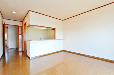 【居間・リビング】 | ファミール大原 | こちらの居間で趣味の時間をお楽しみください