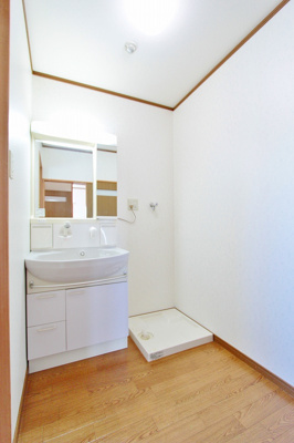 【洗面所】 | ファミール大原 | コンパクトで使いやすい洗面所