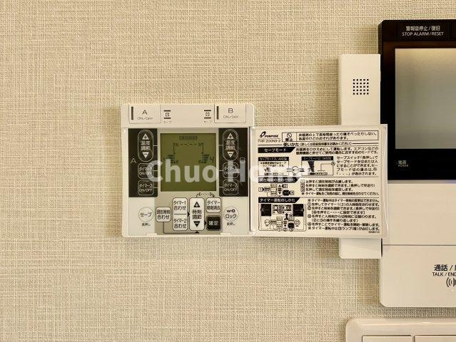 Wコンフォートタワーズイーストの冷暖房・空調設備|【床暖房】冬は足元から暖めてくれる床暖房はエアコンとは違って埃が舞いませんので健康にも良さそうですね。