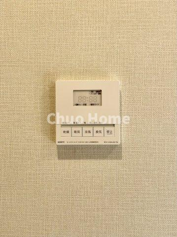 Wコンフォートタワーズイーストの内装|【浴室乾燥機】暖房・冷風・換気・乾燥が可能です。毎日を快適に過ごせるうれしい機能が揃っています。雨の日の洗濯物も安心です。