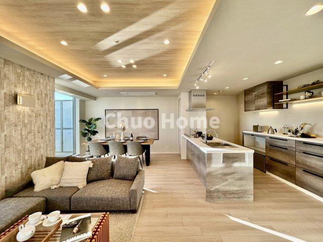 Wコンフォートタワーズイーストのキッチン|視界に広がりを生むオープンなキッチン。料理や片付けをしながら、家族との会話を楽しんだり、リビングで遊ぶ子どもを見守れます。ご見学時には家具の配置などもイメージしながらぜひご覧になって見て下さい。