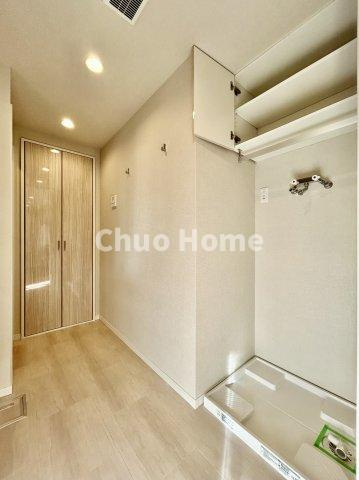 Wコンフォートタワーズイーストのランドリースペース|【ランドリースペース】担当者がスケールを持ち歩いておりますので、ご見学時には現在お使いの洗濯機などがきちんと収まるかなどもチェックして下さい。見学前に測っておくと非常に便利だと思います。