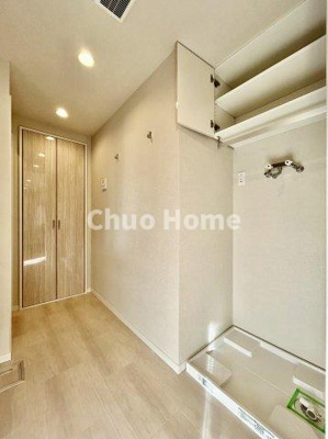 【ランドリースペース】 | Wコンフォートタワーズイースト | 【ランドリースペース】担当者がスケールを持ち歩いておりますので、ご見学時には現在お使いの洗濯機などがきちんと収まるかなどもチェックして下さい。見学前に測っておくと非常に便利だと思います。