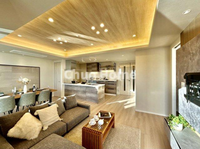 【居間・リビング】 | Wコンフォートタワーズイースト | 【居間・リビング】「ＬＤＫは家族団らんをデザイン」広いＬＤＫでは家族が集まり一緒の時間を過ごせる工夫がされております。何気ない一日の当たり前のひとコマがいつか一生の宝物になります