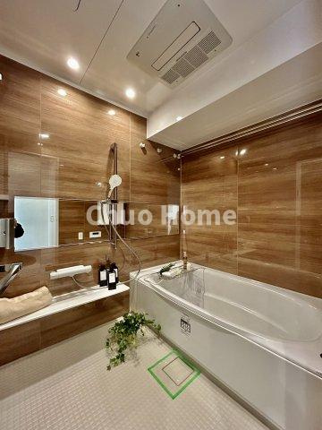 Wコンフォートタワーズイーストの浴室|【バスルーム】暖房換気乾燥機付きシステムバスルーム。暖房・冷風・換気・乾燥など、毎日を快適に過ごせるうれしい機能が揃っています。雨の日の洗濯物も安心です。