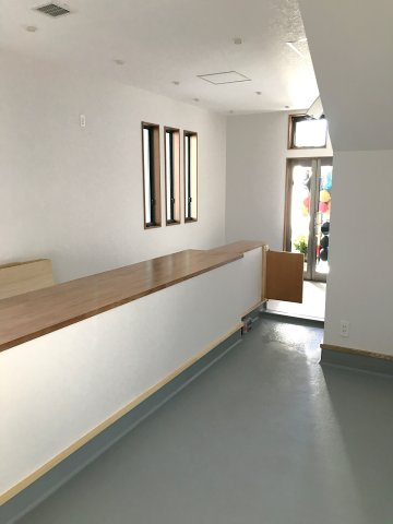 Ｊ店舗の玄関|101／カウンター内
