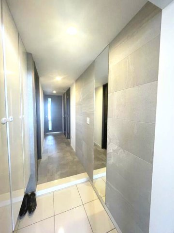 プレミスト大江本町の玄関