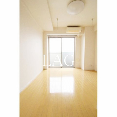 【居間・リビング】 | プレール・ドゥーク大島PARK SIDE | 洋室のお部屋です。