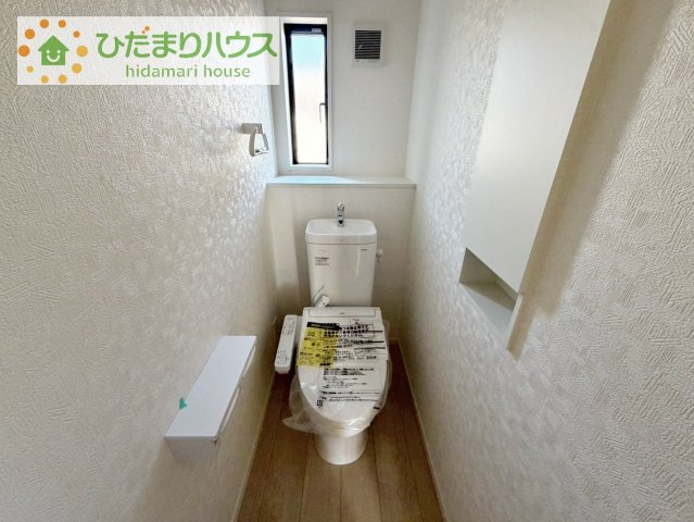 【トイレ】 | 筑西市井上第1　新築戸建　1号棟 | 小窓が付いているので、トイレも明るい空間になっております♪