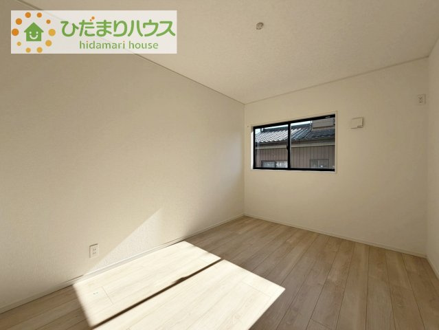 【洋室】 | 筑西市井上第1　新築戸建　1号棟 | お掃除しやすく、清潔感を保てるのでダニも発生しにくいフローリング♪