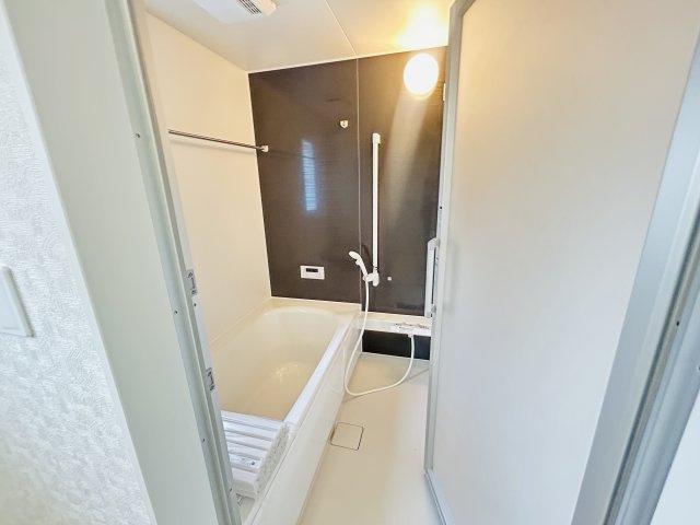新築　前橋市粕川町新屋第1　クレイドルガーデン　2号棟の浴室|現地写真　乾燥・暖房・涼風と充実の内容！お風呂に入る前に暖房をつけておけば、寒い嫌な思いはしません。									

