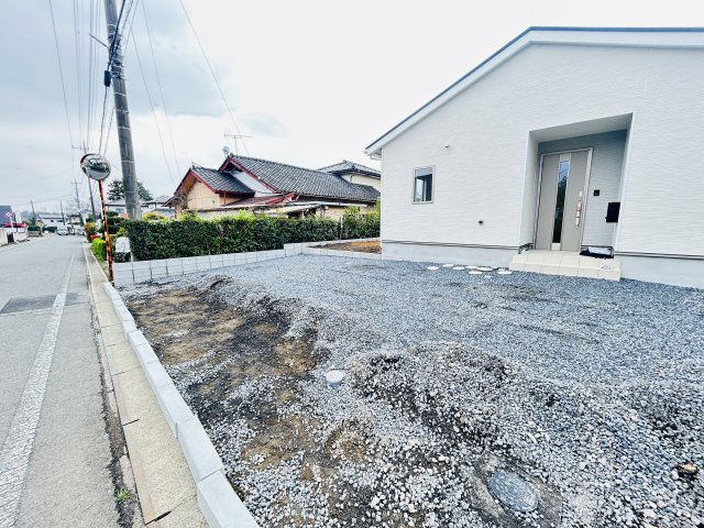 新築　前橋市粕川町新屋第1　クレイドルガーデン　2号棟の駐車場|現地写真　駐車スペースは並列3台分可能です！
