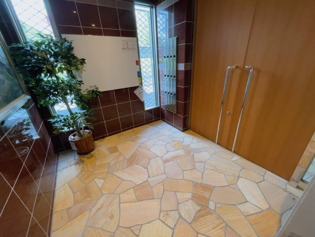 インぺリアル南大高のロビー