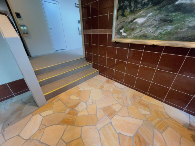 インぺリアル南大高のロビー