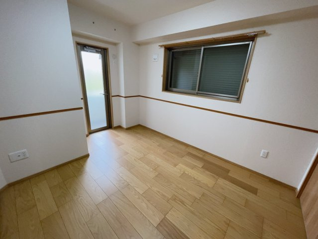 インぺリアル南大高の洋室