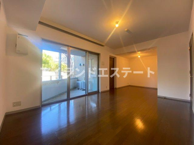 LANAI HILLS 26　角部屋　浴室乾燥機　オートロックの居間・リビング