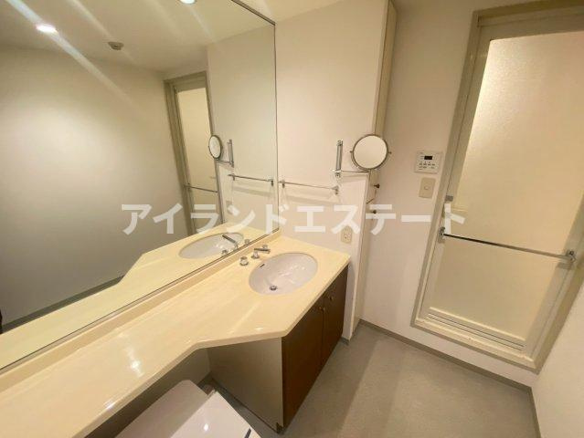 LANAI HILLS 26　角部屋　浴室乾燥機　オートロックの洗面所