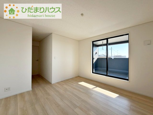 【寝室】 | 筑西市井上第1　新築戸建　2号棟 | バルコニーに面していて、たっぷり光りの入る明るい主寝室です！