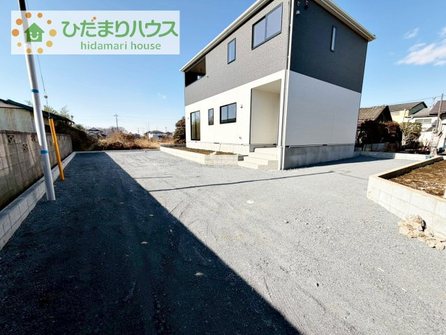 【駐車場】 | 筑西市井上第1　新築戸建　2号棟 | ゆったりとしたカースペースで、ファミリーカーや軽自動車もラクラク駐車出来ますね♪