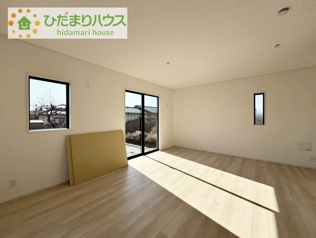 【居間・リビング】 | 筑西市井上第1　新築戸建　2号棟 | 早くお仕事終わらせて、家に帰りたくなるようなリビングです(^^♪