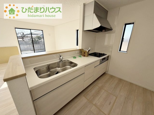 【キッチン】 | 筑西市井上第1　新築戸建　2号棟 | 料理をしながらでも、ご家族との会話を楽しめる対面式キッチン♪