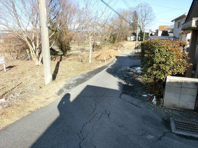 小川町青山　土地39坪の前面道路含む現地写真