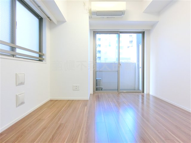 ジーベック大森ウエストの居間・リビング|南東角部屋2面採光の洋室6帖