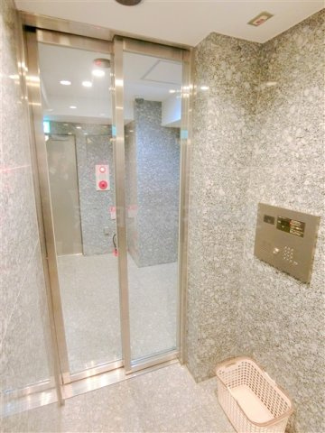 ジーベック大森ウエストのエントランス