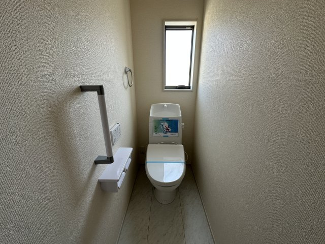 明石市貴崎4丁目新築戸建　2号棟のトイレ