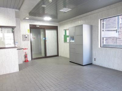 デトム・ワン三条通のエントランス|宅配ボックスもあり大変便利です