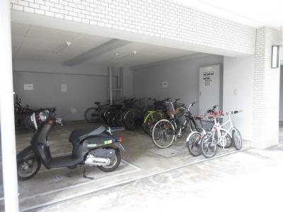 デトム・ワン三条通の駐車場|自転車、原付置場