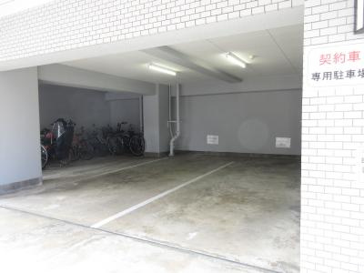 デトム・ワン三条通の駐車場