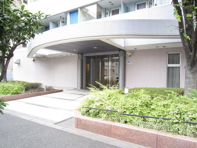 アクシルコート新大橋のエントランス