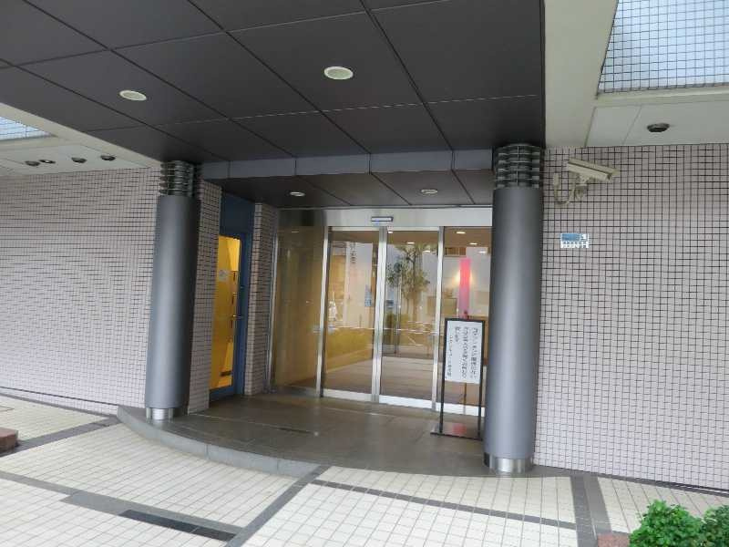アクシルコート新大橋のエントランス