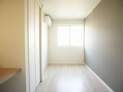 【寝室】 | リベルタ | 快適に過ごせるエアコンが付いています♪
