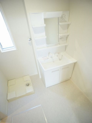 【洗面所】 | リベルタ | 洗髪洗面化粧台と洗濯機置き場があります♪