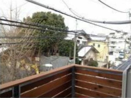 Ｔ`ｓ　ＯＴＡＫＩＢＡＳＨＩのバルコニー|ウッドのフェンスがオシャレなバルコニー☆