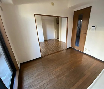 【居間・リビング】 | ロイヤルプラザ浅草 | ゆったり過ごせる居間です